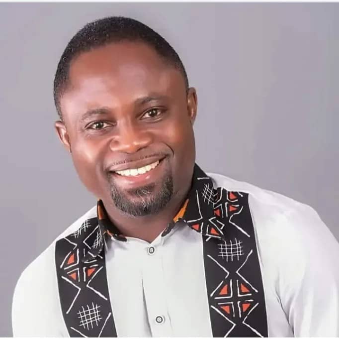 Akandoh blasts the government for wasting money on uncompleted building