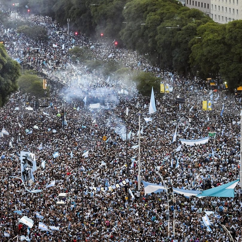 thousands of Argentine